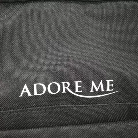 Mostra adore me2
